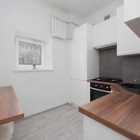 Stylish & Comfortable In Center By Renters